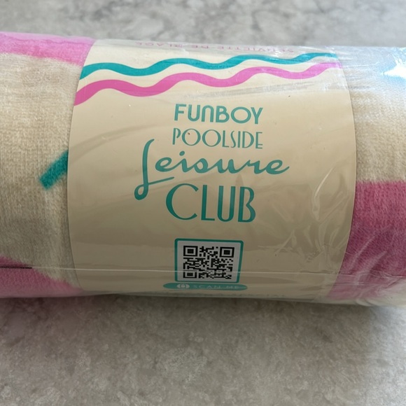 FUNBOY | Poolside Leisure Club Beach Towel - Picture 3 of 5